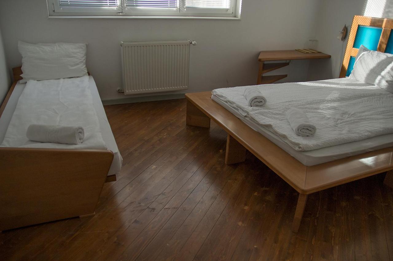 The Zen Hotel - Posticum Oradea Bagian luar foto