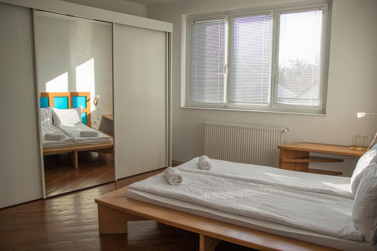 The Zen Hotel - Posticum Oradea Bagian luar foto