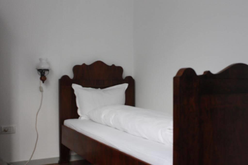 The Zen Hotel - Posticum Oradea Bagian luar foto