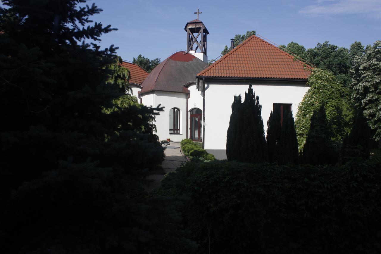 The Zen Hotel - Posticum Oradea Bagian luar foto