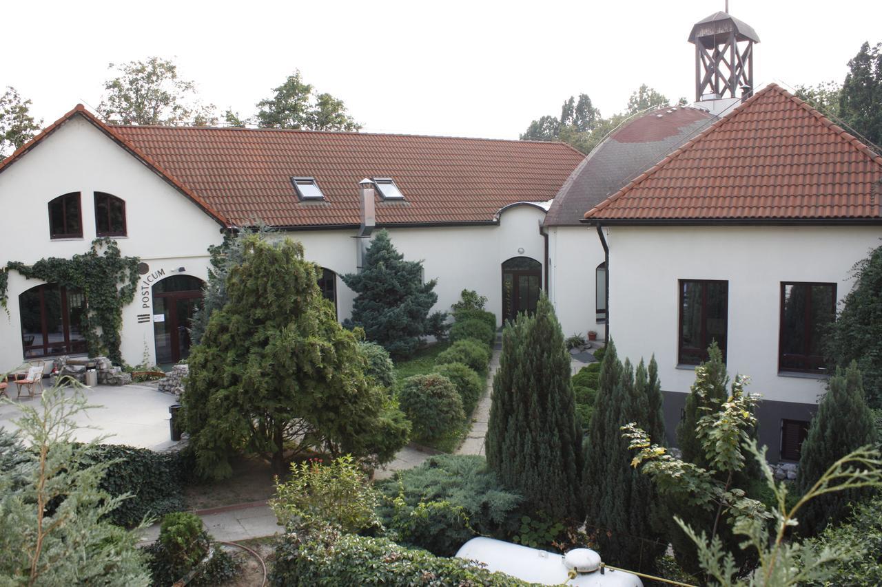 The Zen Hotel - Posticum Oradea Bagian luar foto