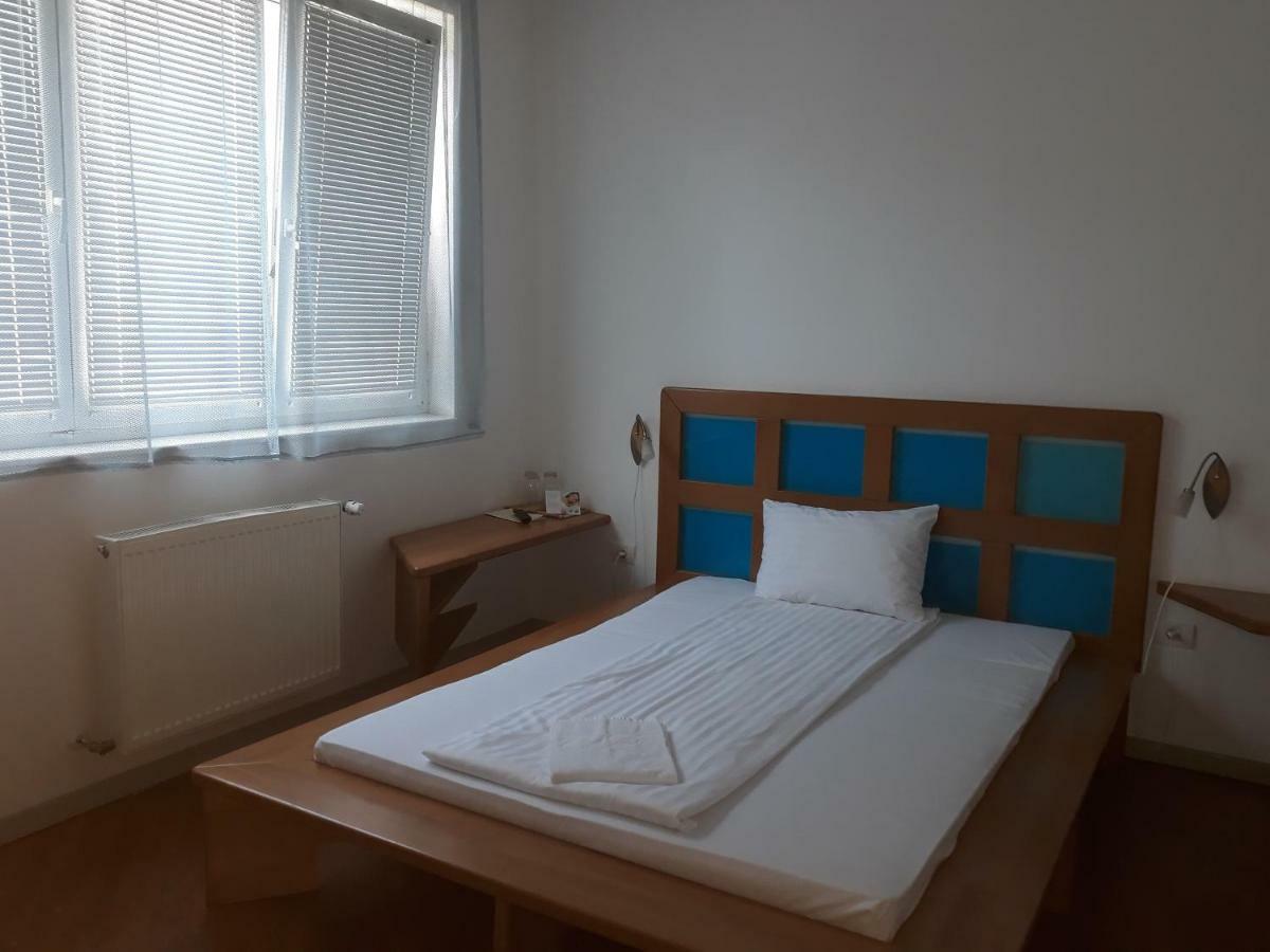 The Zen Hotel - Posticum Oradea Bagian luar foto