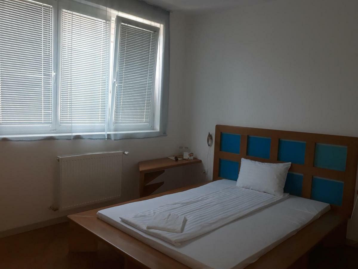 The Zen Hotel - Posticum Oradea Bagian luar foto